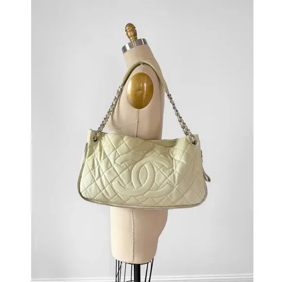 Vintage Chanel Ivory Quilted Caviar Leather Zip Expandable Shoulder Purse - Picture 2 of 15